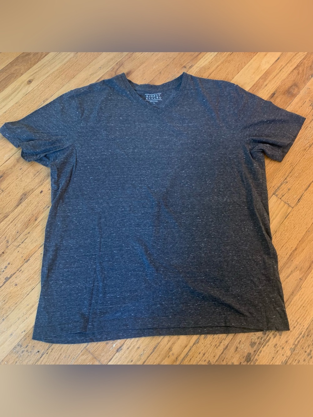 Simply styled dark gray v-neck shirt size L
